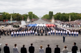 4 300 femmes et hommes ont défilé à pieds sur les Champs-Elysées ce 14 Juillet, On dénombrait également 67 avions ; 40 hélicoptères ; 196 motards et 237 chevaux… (photo Elysée)