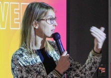 Céline Stenger est la directrice stratégie et gouvernance IT de Fnac Darty